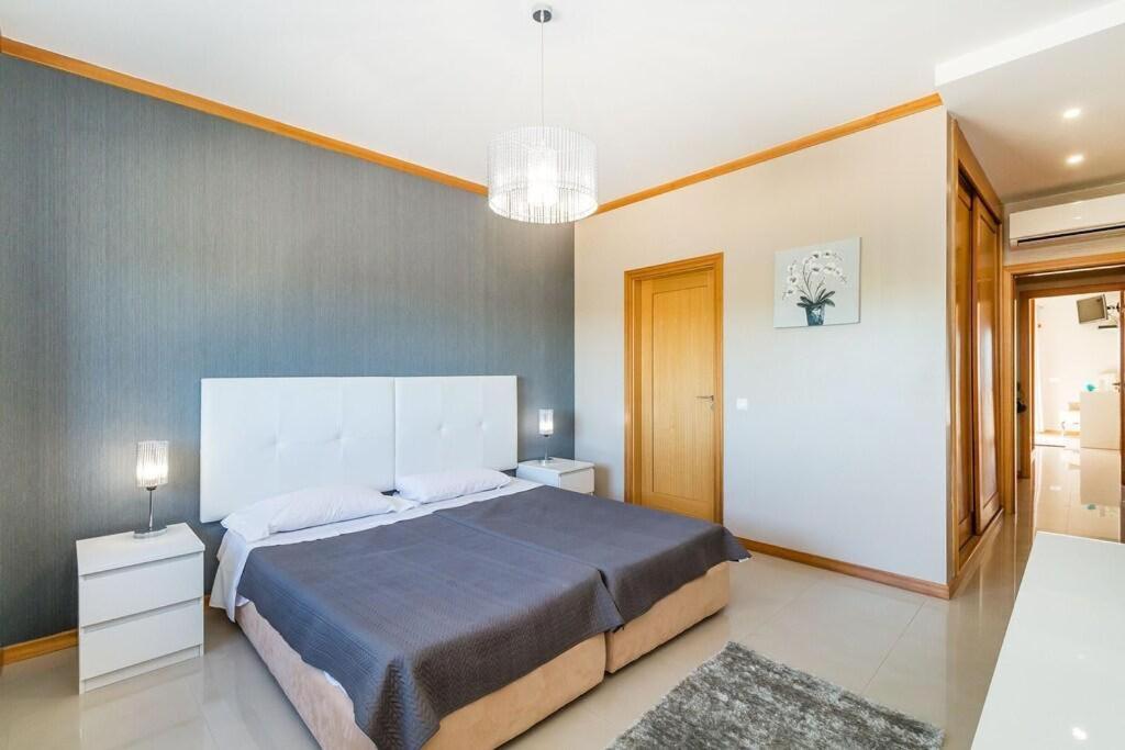 Fantastic Townhouse With Pool And Sea Views *