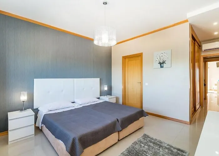 Fantastic Townhouse With Pool And Sea Views