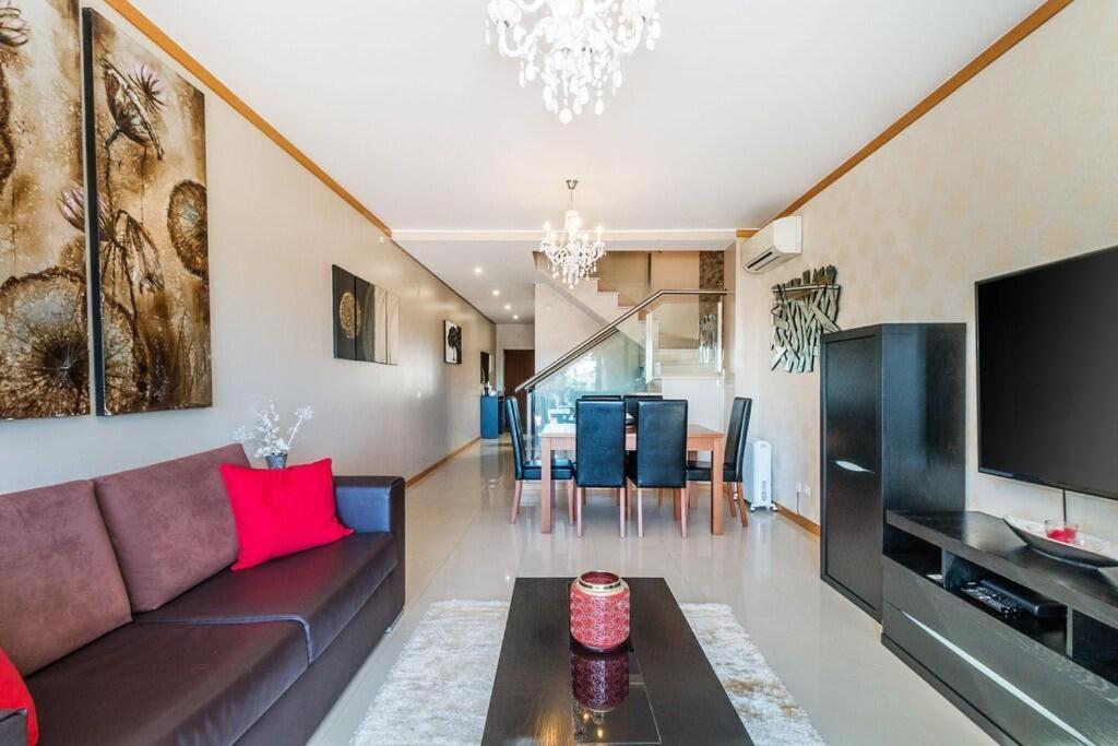 Fantastic Townhouse With Pool And Sea Views Holiday home *