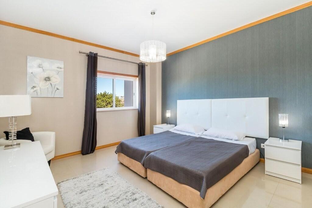 Fantastic Townhouse With Pool And Sea Views Holiday home Albufeira